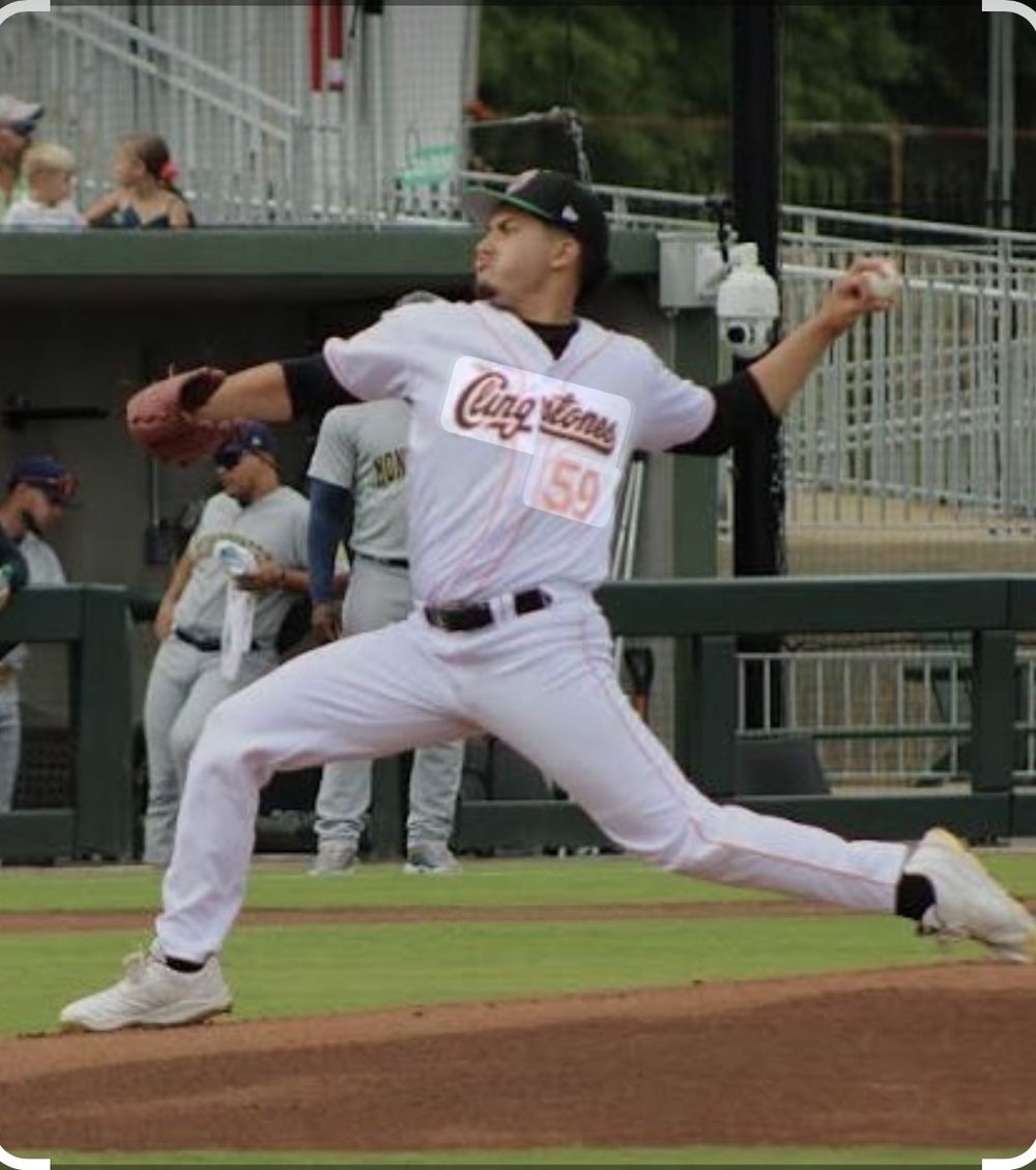 Herick Hernandez pitching in a game